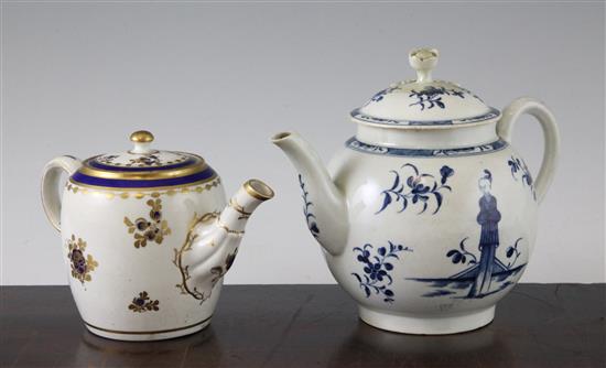 A Caughley Dresden Flowers pattern teapot and cover, c.1790, 15.5cm